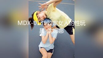 丰满妹子寂寞难忍邀请帅哥来玩深喉JJ舌头伸进屁眼玩毒龙后入插逼插菊花到内射