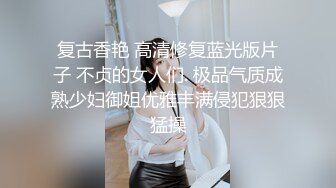 新人甜美少女下海操逼！年龄不大骚得很！抓起大屌舔弄，开档黑丝袜扣穴，骑乘姿势激情爆操