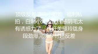 红唇骚骚美少妇线下约粉丝光头男开房啪啪，揉捏大奶子特写口交舔屌，沙发上骑乘套弄猛操内射，操完再去浴室洗澡