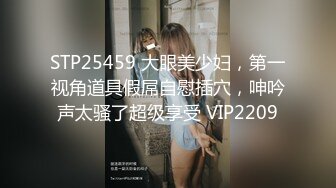 干了壹天活,下班到经常光顾的按摩店找老板娘啪啪,短发熟女主动跪下吃J8,壹插就叫