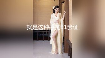   红裙美女换上制服居家操逼，扶着男友大屌吸吮，边舔边自摸骚逼，怼着小穴一下挺入