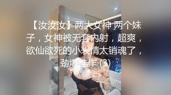 國外美女cosplay現場公眾場合露逼自慰，嫩逼高潮還會噴水