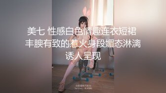 大神偷拍 露背短裙美女弯腰照镜子被CD半透明内露性感屁股 抹胸裙胸口纹身美女..骚内露毛前后CD屁股有点黑