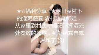 小虎牙妹子，卧室中自慰，全裸掰穴，抠逼 特写蝴蝶逼 鲍鱼很长，尝试淫水