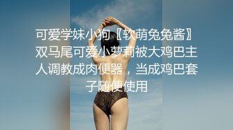 两个黑丝按摩女让小哥玩双飞，按摩床上口交足交玩弄大鸡巴舔乳头，淫声荡语不断，激情上位轮草两女精彩刺激