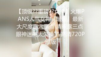 厕拍大神KR步行街公厕偷拍 高颜值红裙美女尿尿出来还故意搭讪问她要微信实在太屌丝了