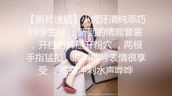 写字楼女厕黑衣白裤红指甲美职员 强劲的嫩穴把密长阴毛全冲开了