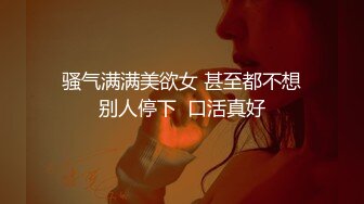 大胆坑神潜入国内某购物商场女WC独占一个坑位隔板缝中连续偸拍多位妹子方便制服大长腿美女惹火T裤上放卫生巾有点意思2K画质