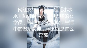 【新片速遞】 熟女妈妈和小鲜肉儿子乱伦啪啪性爱给狼友看，穿上黑丝给准备好的儿子口交大鸡巴，让小哥后入草屁股给狼友看