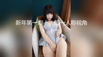  开档牛仔裤清纯又骚美女，和男友居家操逼，舔屌吸吮活很棒，肥穴骑乘自己动