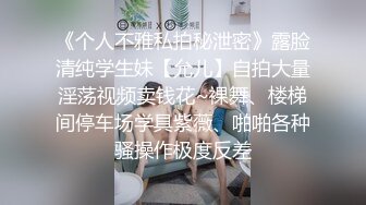 蝴蝶逼新来的美女人妻大秀诱惑，把逼毛都刮干净了，黑丝情趣听狼友指挥掰开骚穴给狼友看，道具抽插冒白浆