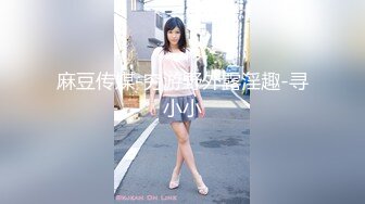 厕拍大神潜入美容医院女厕后拍美女上厕所❤️样子斯文的眼镜护士小姐姐