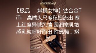 《反差网红福利》露脸才是王道！万人追踪OnlyFans水蛇腰大长腿清纯眼镜妹Hosh私拍，被挫男各种肏好菜让猪拱