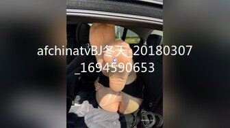 SPA养生馆内，今天来了个白皙美乳翘臀少妇，侧脸挺美啊，小哥哥操的她气喘吁吁 又不敢大声叫