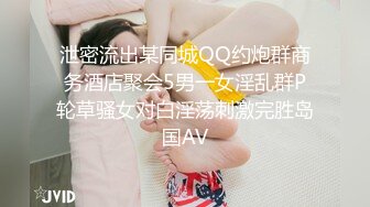 乖巧的小少妇露脸让大哥在镜头前肆意玩弄，给狼友展示逼逼舔蛋蛋吸大屌，让大哥压在身下抓着奶子爆草蹂躏