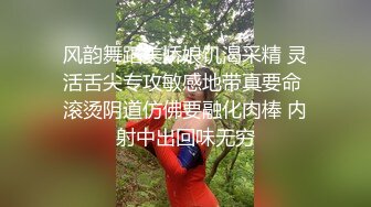 少妇性欲太强烈，一根鸡巴已经满足不了她了！