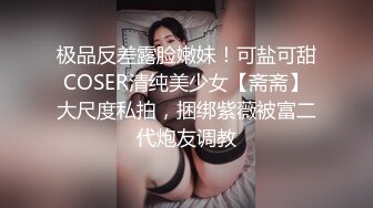 顶级短发意大利美女在威尼斯河畔小船上自娱自乐