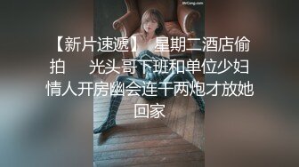 裙装大长腿美女就是性感脱光光抱到怀里揉捏奶子感受销魂美妙，冲动硬架起美腿啪啪压上去深入操穴猛捅