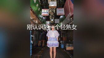  母子媳妇乱伦一家亲幸福的小胖草得巨乳媳妇受不了让他“干你妈去”