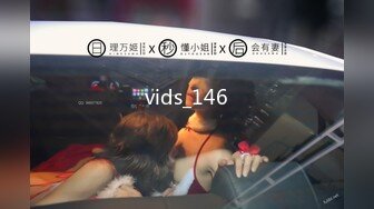 云盘高质露脸泄密！长沙学院极品露脸反差婊【胡玲莉】不雅性爱私拍流出，蜂腰翘臀面容清纯漂亮但是私处已被玩黑