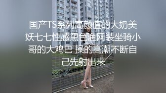 【新片速遞】  房东卫生间偷装摄像头偷拍❤️合租打工妹蹲在厕兜上尿尿，尿完用水洗逼逼