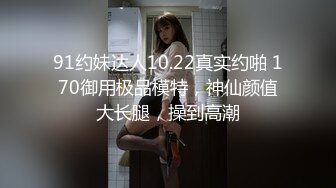 广场一路跟踪抄底极品美少妇 窄小的内裤关不住想出来透气的B毛