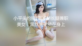   花高价约了两个年轻嫩嫩的苗条小美女到酒店释放欲望啪啪高潮，抽插双飞感受妹子爱抚亲吻