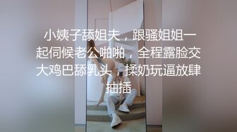 牛仔裤短T恤，性感母狗在线上床，完美炮架子