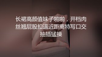 监控破解偷窥一居室三个姐妹在家里光溜溜的换衣服