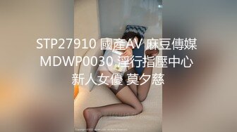 看来买车就得买后排空间大的SUV，放倒后排座椅三个人搞车震3P都没问题，放着那首【可可托海的牧羊人】边听歌边做爱，太惬意