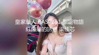 微胖丰满的老婆和老公无套啪啪做爱女上位打桩，超多角度舔逼玩穴享受性爱的快乐