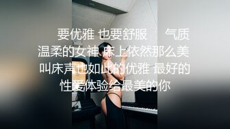  制服黑丝露脸高颜值好身材非常的哇塞啊，在狼友的指挥下慢慢脱光大秀直播