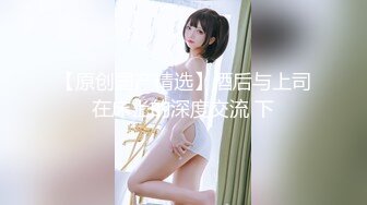 高颜值白衣妹子，脱光光坐在身上