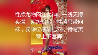 眼镜大奶美女 跑阳台边抽烟边摸逼减乏被发现 只能惩罚她 女上位无套输出 内射