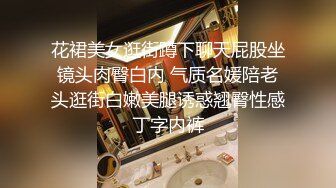  丝袜高跟露脸颜值不错的无敌骚浪贱，镜头前诱惑狼友跟大哥啪啪