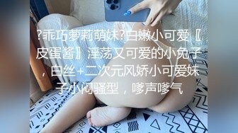 商城跟随抄底两个美女