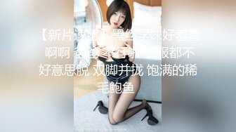 【新片速遞 】  娇嫩丰满人妻和单男在老公行驶的车后排做爱❤️这样充满诱惑的叫春声，老公会分心吗 