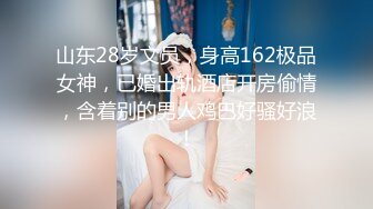 文靜眼鏡斯文女學霸被約到套房啪,先洗浴再按在桌子拉起腿抽插,有點貧乳