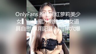  00后小美女玩的就是开 修身性感连衣吊带裙加上苗条娇躯立马让人胃大开