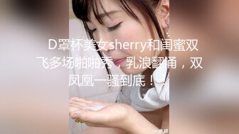 红唇妖艳女同很会玩大尺度双女秀，牛奶抹逼互舔粉穴，骑乘叠在一起假屌抽插，上下套弄假屌，手指抠入极其淫荡