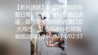 顶级NTR骚妻【北京快乐夫妻】的绿帽生活，媳妇被单男猛操自己边上羞辱撸管 (2)