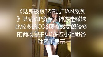  刺激的户外主播开档黑丝高跟在公园内大秀直播，漏出骚奶子真空装逼逼里夹着大黑牛自慰