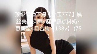 大妈自拍给网友展示自己的奶子