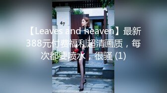 三月新流出厕拍大神找到一份给KTV送酒的工作 趁此机会潜入女厕偷拍小姐尿尿(9)