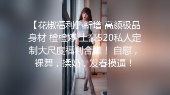 【新片速遞】美女3P 嘴叼一根 逼里插一根 性福满满 皮肤咋那么白 无毛逼咋那么粉