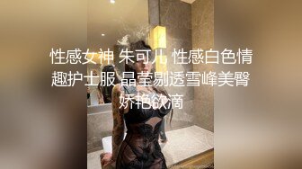 大家有见过口得如此认真细致的美女吗