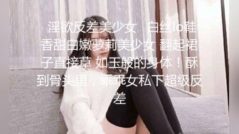 餐厅女厕全景偷拍牛仔短裙美女的大黑鲍