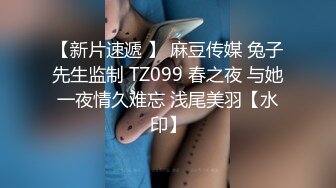 学校图书馆上自习,尾随窥视同桌上厕所,欣赏初毛鸡喷射被发现了