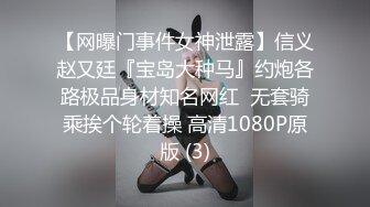 固定摄像机偷拍方格短裙美女