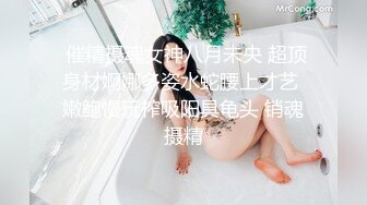 成熟美的丰满熟女美少妇，独自在家自慰，黑丝袜实在诱惑